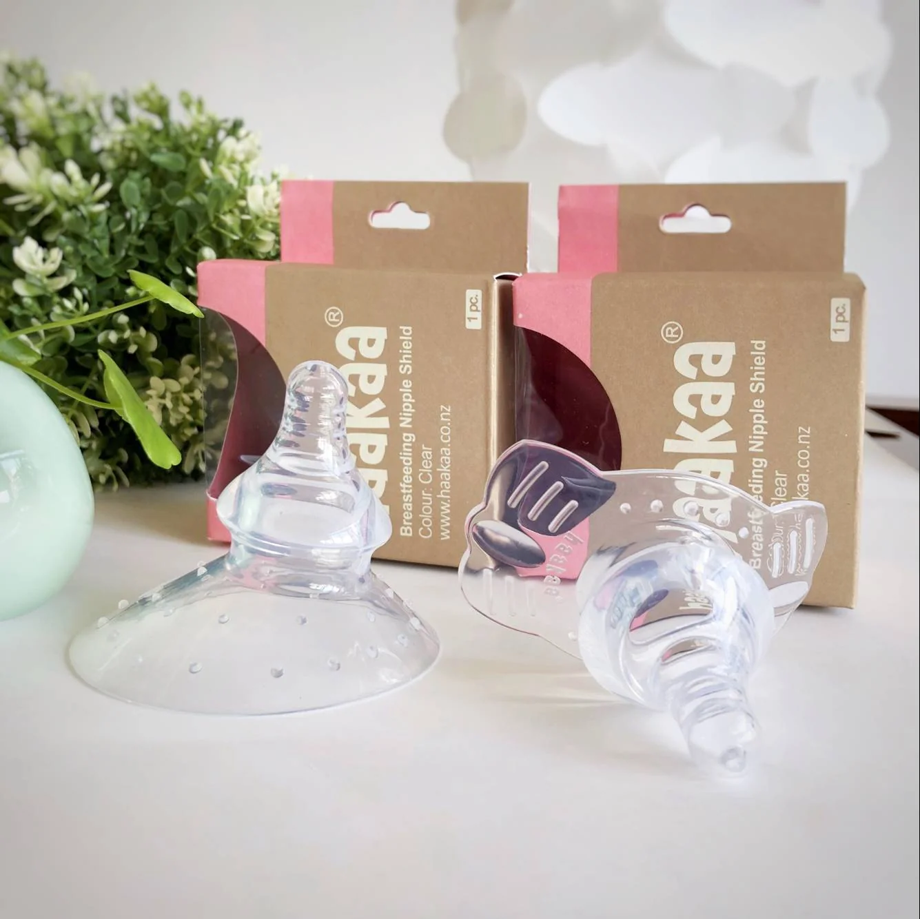 Haakaa Silicone Nipple Shields Butterfly Shape (Pack of 4) - Image 3