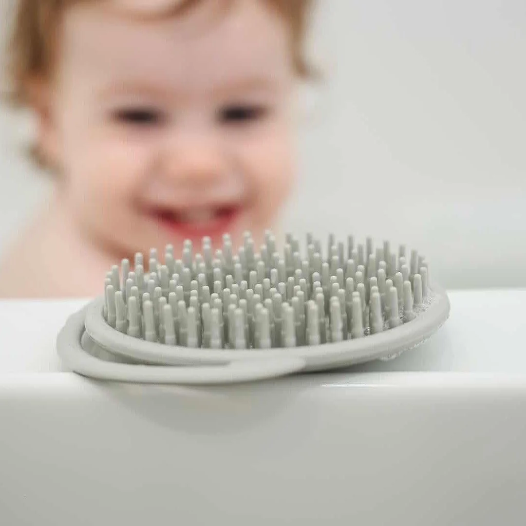 Haakaa Silicone Shampoo Brush 1 pk (Pack of 4) - Image 3
